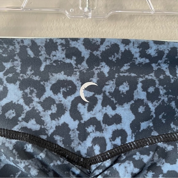 Zyia Stone Leopard Scrunchy Light n Luxe Leggings Blue Highrise Size 2 - Picture 9 of 11